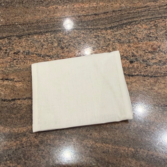 Mini Gucci Pouch - Picture 3 of 5